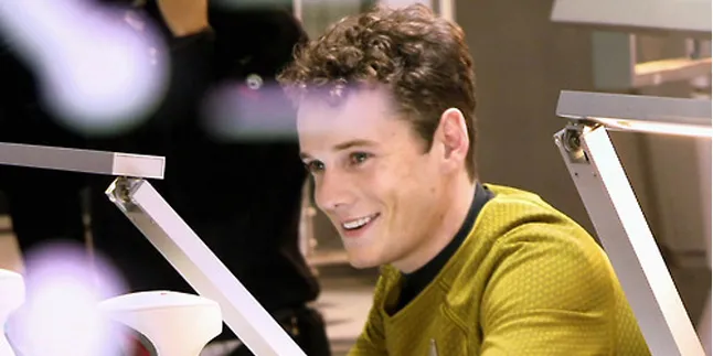 Bintang 'STAR TREK' Anton Yelchin Tewas Tergencet Mobil Sendiri Bintang 'STAR TREK' Anton Yelchin Tewas Tergencet Mobil Sendiri