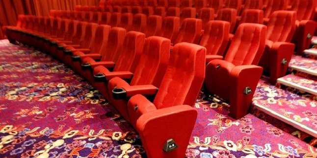 Cinemas Are Now Allowed to Operate, There is Seat Distancing - Unmasked Audience Not Served