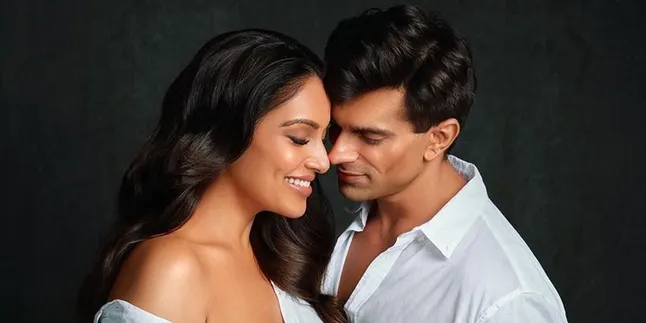 Bipasha Basu Perdana Tunjukkan Babybump, Penantian 6 Tahun Berbuah Bahagia Bipasha Basu Perdana Tunjukkan Babybump, Penantian 6 Tahun Berbuah Bahagia
