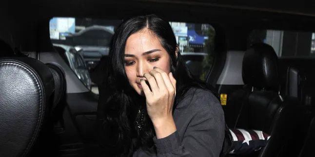 Bisikin Jessica Iskandar, Apa Sih Yang Dikatakan Baby El? Bisikin Jessica Iskandar, Apa Sih Yang Dikatakan Baby El?