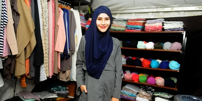 Bisnis Baju Muslim, Zaskia Adya Mecca Senang Bertemu Customer Bisnis Baju Muslim, Zaskia Adya Mecca Senang Bertemu Customer