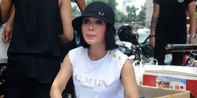 Bisnis Kuliner, Yuni Shara Terjun Langsung Masak di Dapur Bisnis Kuliner, Yuni Shara Terjun Langsung Masak di Dapur