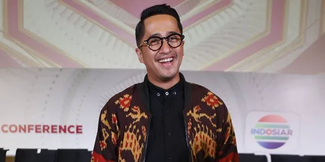 Bisnisnya Raih Kesuksesan, Irfan Hakim Bagi-Bagi Hadiah Untuk Pelanggan