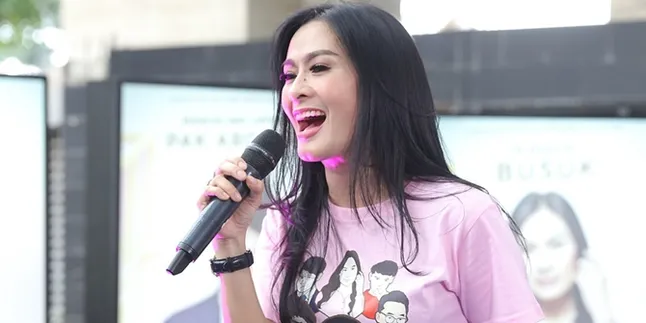 BJ Habibie Meninggal, Iis Dahlia Kenang Pernah Nyanyi Bareng dengan Santai