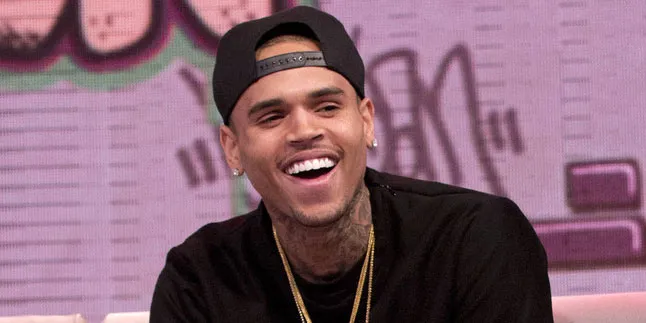 Bobol Rumah, Wanita Asing Sambut Chris Brown di Ranjang Bobol Rumah, Wanita Asing Sambut Chris Brown di Ranjang