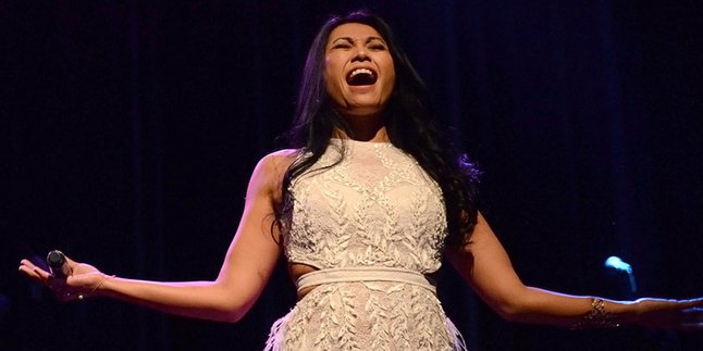 Bocorkan Cover Album Baru, Anggun Tampil Ala Artis Bollywood