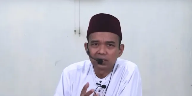 Bolehkah Makmum Tidak Membaca Al-Fatihah saat Sholat Berjamaah? UAS Mengupas Pandangan Berbeda dari Berbagai Mazhab!
