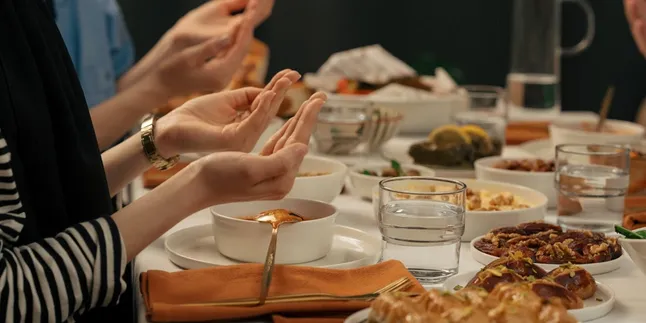 Bolehkah Menunda Waktu Berbuka Puasa? Temukan Jawabannya di Sini! Bolehkah Menunda Waktu Berbuka Puasa? Temukan Jawabannya di Sini!