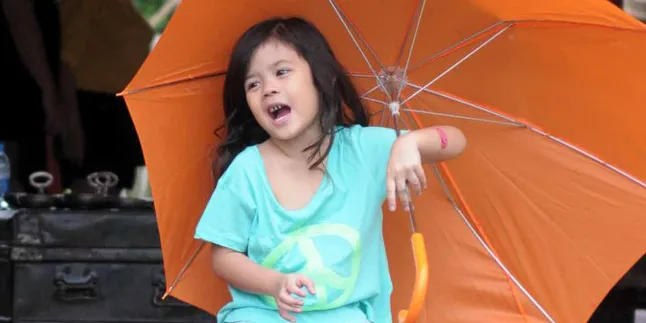 Bolos Sekolah, Safeea Ahmad Bikin Tato Bareng Bunda di Pulau Bali