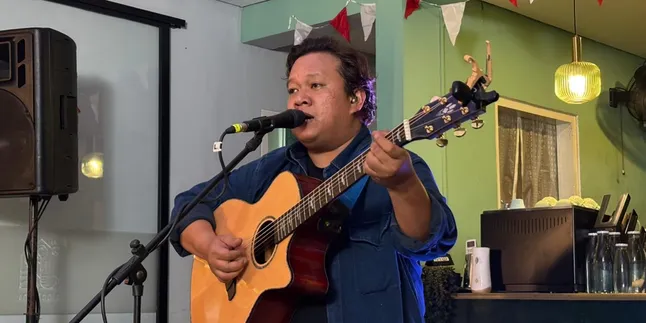 Bored of 16 Years of Acoustic Music, Amir Jahari Begins a New Era Through Showcase 'A Poem' in Jakarta