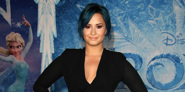 Bosan, Demi Lovato 'Bikin Jelek' Dirinya Sendiri Bosan, Demi Lovato 'Bikin Jelek' Dirinya Sendiri