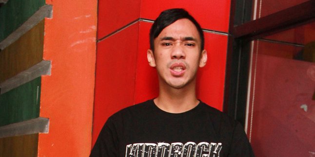 Bosan Main di Studio, Ikmal Tobing Coba Ngedrum di Atas Gunung