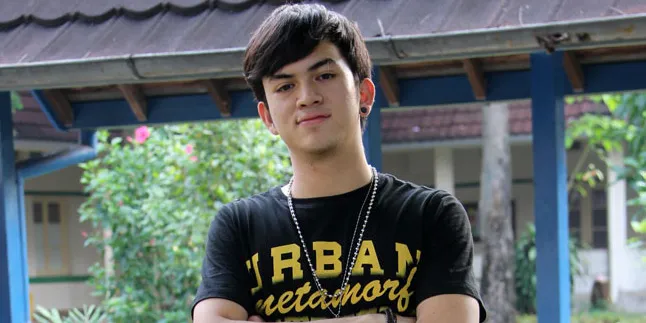 Bosan Syuting, Apa Yang Dilakukan Rizky Nazar? Bosan Syuting, Apa Yang Dilakukan Rizky Nazar?