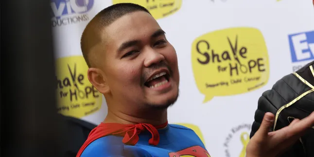 Botak, Indra Bekti Bikin Kaget Anak dan Istri Botak, Indra Bekti Bikin Kaget Anak dan Istri