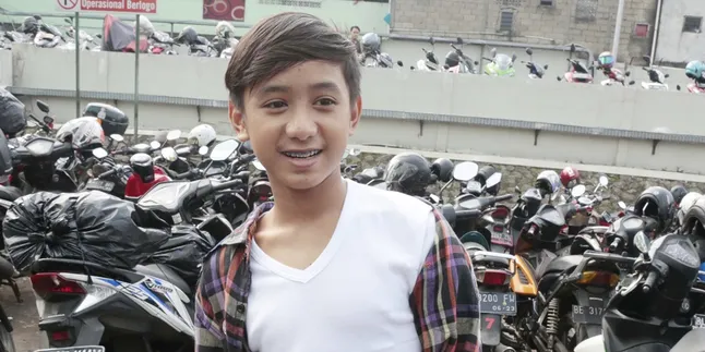 Bowo Tik Tok Bantah Tarik Bayaran Dari Fans Yang Ingin Foto Bareng