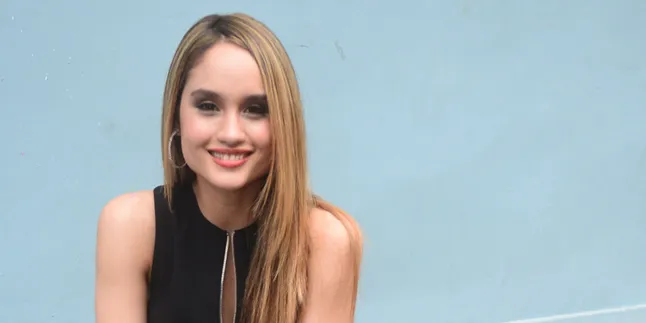 Braless - Hotpants, Cinta Laura Makin Dewasa dan Stunning Abis Braless - Hotpants, Cinta Laura Makin Dewasa dan Stunning Abis