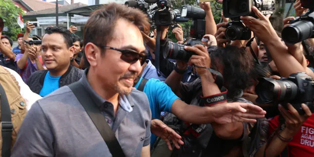 Brankas Bikin Penggeledahan Rumah Gatot Brajamusti Dibumbui Drama Brankas Bikin Penggeledahan Rumah Gatot Brajamusti Dibumbui Drama