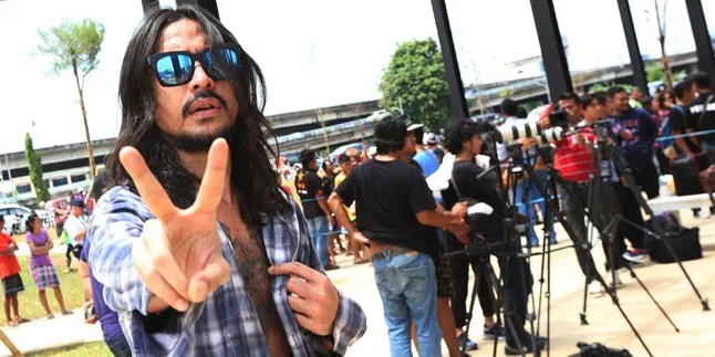Breaking News, Ello Ditangkap Karena Kasus Narkoba Breaking News, Ello Ditangkap Karena Kasus Narkoba
