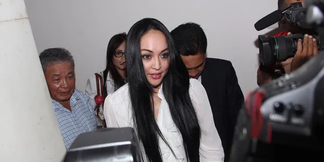 Brontoseno: Angelina Sondakh Sedang Sibuk Ngaji