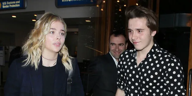 Brooklyn Beckham Kangen, Chloe Moretz Malah Peluk Pria Lain