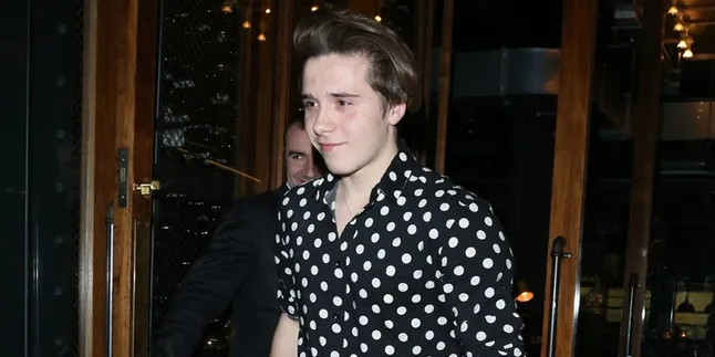 Brooklyn Beckham Pamer Rambut Barunya, Makin Gondrong! Brooklyn Beckham Pamer Rambut Barunya, Makin Gondrong!