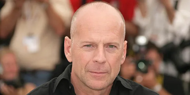 Bruce Willis Dihadiahi Mural Raksasa