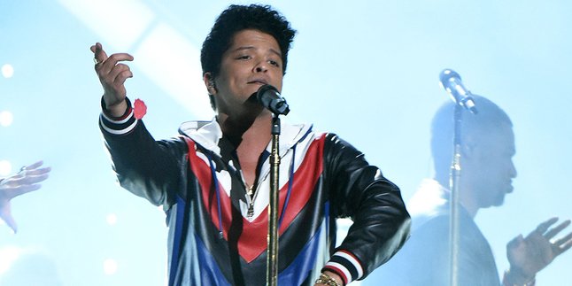 Bruno Mars Beri Isyarat Pengganti Cardi B di 24K Magic World Tour