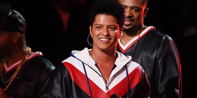 Bruno Mars Pimpin 'American Music Awards 2017' Dengan Raihan 8 Nominasi