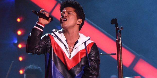 Bruno Mars Rilis MV 'Versace on the Floor' & Donasikan 13 Miliar!