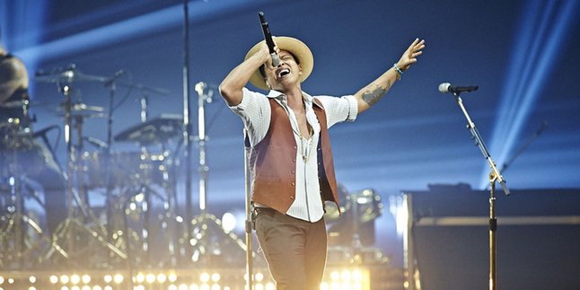 Bruno Mars Rilis Single Baru 'Versace On The Floor'