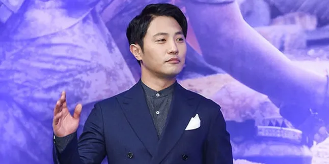BTS Scene Gempa 'Descendants of the Sun', Jin Goo Kurang Tidur BTS Scene Gempa 'Descendants of the Sun', Jin Goo Kurang Tidur
