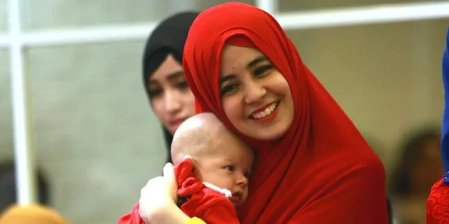 Buah Hati Kecilnya Begitu Manja, Risty Tagor Bawa ke Mana-Mana