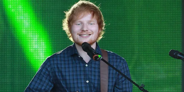 Buat Ed Sheeran, Gelar Pendidikan Itu Nggak Penting!