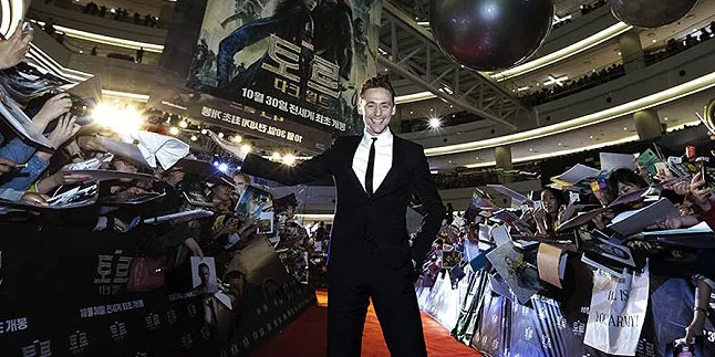 Buat Iri, Tiffany SNSD Foto Cute Dengan Tom Hiddleston!