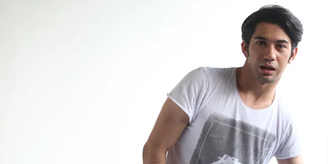 Buat 'RUDY HABIBIE', Reza Rahadian Kembali ke Tahun '50-an