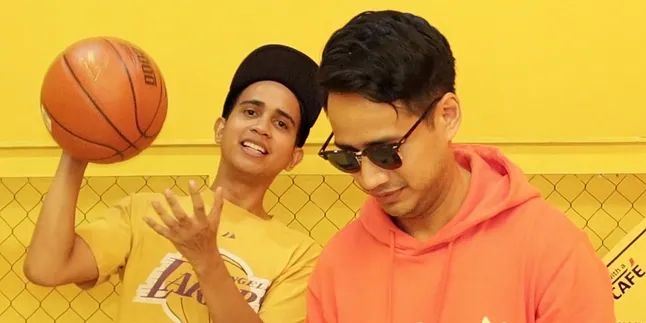 Buat Sesuatu Yang Baru, Jovial-Andovi Da Lopez Bikin Mashup Lewat Basket & Mural Buat Sesuatu Yang Baru, Jovial-Andovi Da Lopez Bikin Mashup Lewat Basket & Mural