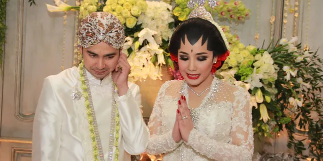 Bubarkan Panitia Pernikahan, Raffi dan Gigi Santuni Anak Yatim Bubarkan Panitia Pernikahan, Raffi dan Gigi Santuni Anak Yatim