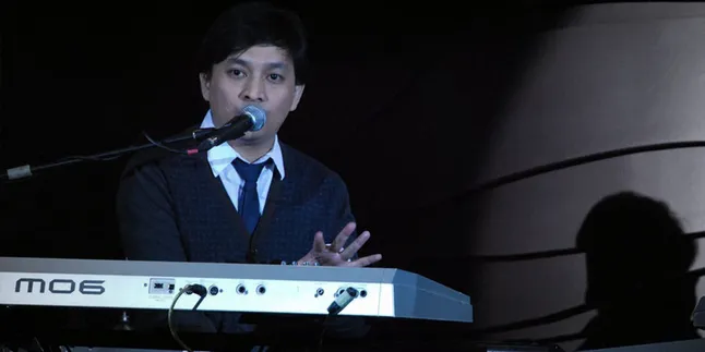 Buka Konser, Yovie Widianto Pamerkan Keahlian Main Keyboard