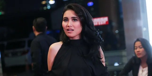 Buka Outlet ke-10, Kue Kekinian Ayu Ting Ting di Depok Laris Manis