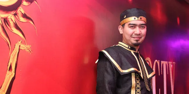 Buka Puasa, Ustad Solmed Usahakan Makan Kurma