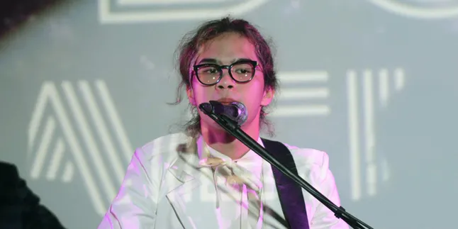 Bukan Ahmad Dhani, Ini Sosok Yang Jadi Mentor Dul di Dunia Musik Bukan Ahmad Dhani, Ini Sosok Yang Jadi Mentor Dul di Dunia Musik