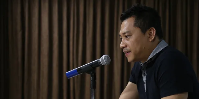 Bukan Ashanty, Anang Hermansyah Sumringah Dicium 2 Wanita Cantik