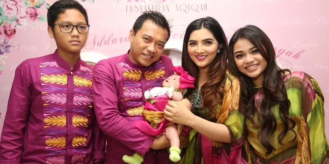 Bukan di Jember, Keluarga Anang Rayakan Lebaran di 'Surga'