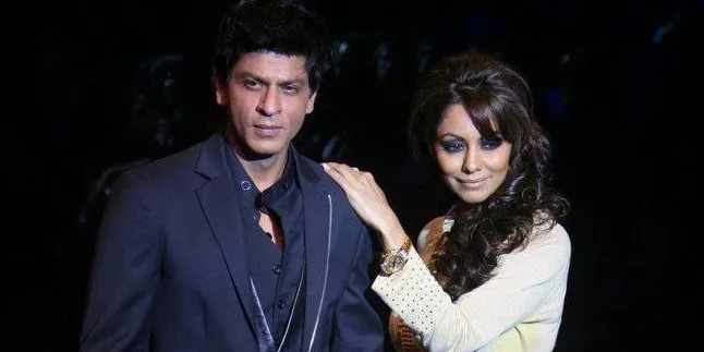 Bukan di Spanyol, SRK Rayakan Ultah Pernikahan Perak di Mumbai Bukan di Spanyol, SRK Rayakan Ultah Pernikahan Perak di Mumbai