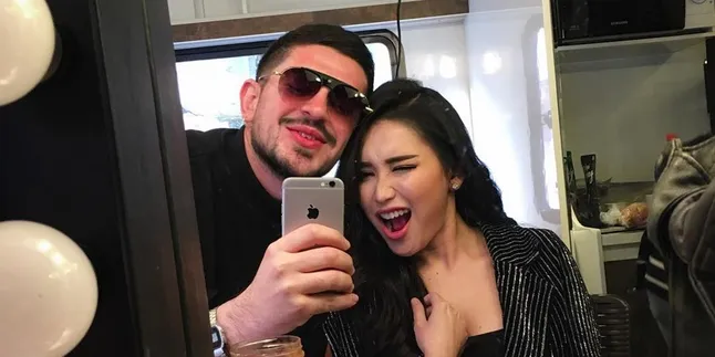 Bukan Emre atau Keremcem, Ayu Ting Ting Kepergok Dicium Pria Turki Lain