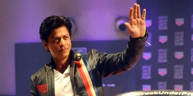 Bukan Gauri, Gadis Ini Yang Temani SRK Nonton Premiere 'DILWALE' Bukan Gauri, Gadis Ini Yang Temani SRK Nonton Premiere 'DILWALE'