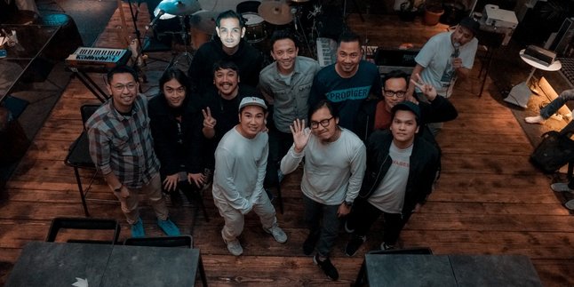 Bukan Hanya Pakaian, Benda Ini Penting Bagi Bisma Rocket Rockers dalam Berpenampilan