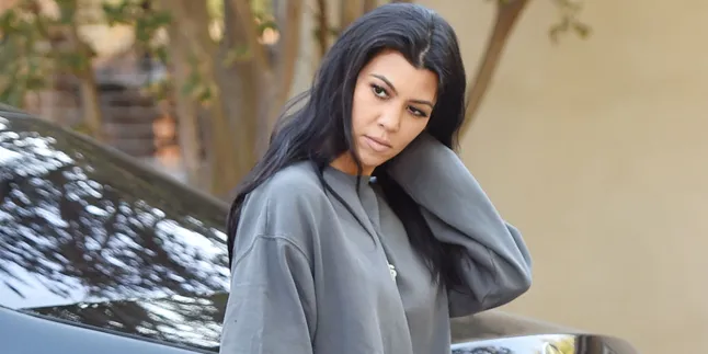 Bukan Justin Bieber, Kourtney Kardashian Jatuh ke Pelukan Mantan Bukan Justin Bieber, Kourtney Kardashian Jatuh ke Pelukan Mantan