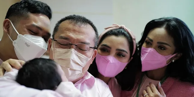 Bukan Karena Ingin Melahiran di Tanggal Cantik, Krisdayanti Ungkap Alasan Aurel Hermansyah Lakukan Operasi Caesar