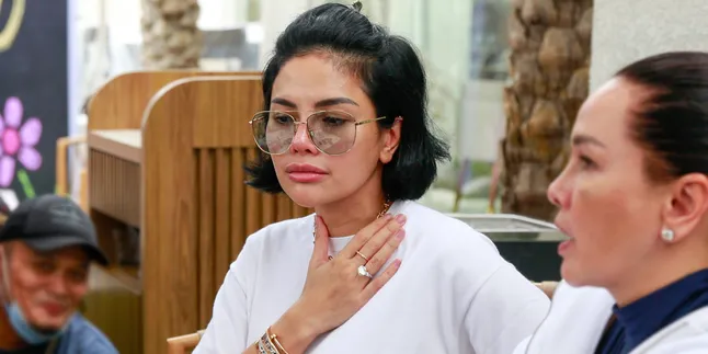 Bukan Karena Keinginan Sendiri, Nikita Mirzani Sebut Bunda Corla Kerja di Restoran Cepat Saji Karena Harus Bayar Tunggakan Pajak